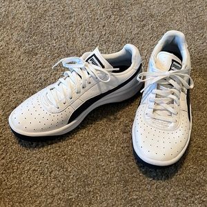 Like New! Puma Sneakers size 7!